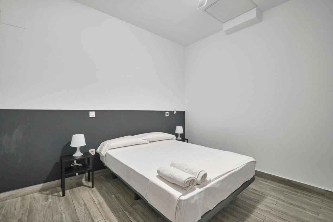 Nunez De Arce Habitaciones Madrid Kültér fotó