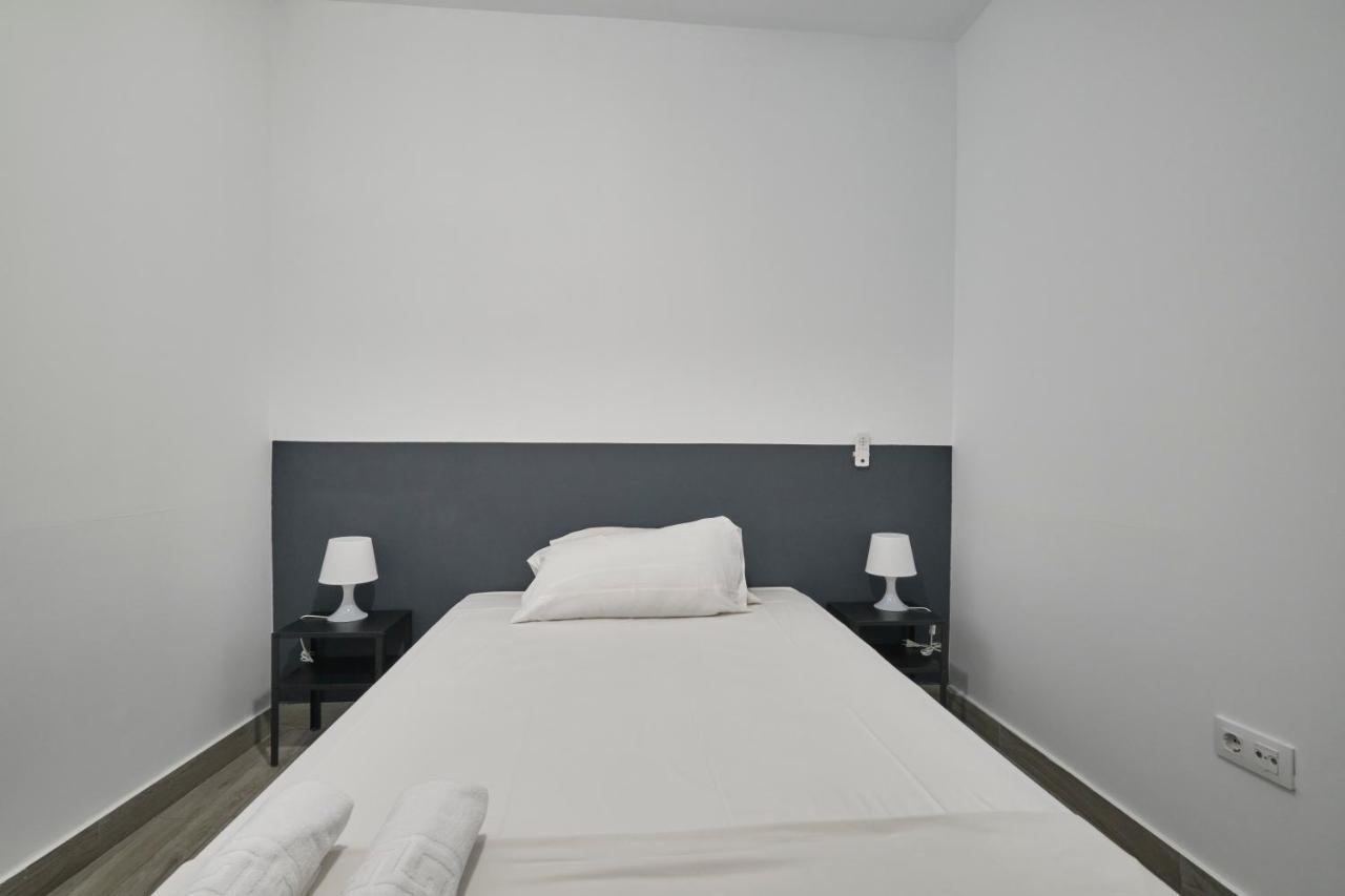 Nunez De Arce Habitaciones Madrid Kültér fotó