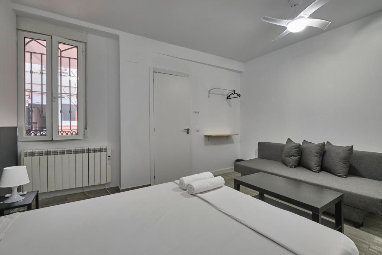 Nunez De Arce Habitaciones Madrid Kültér fotó
