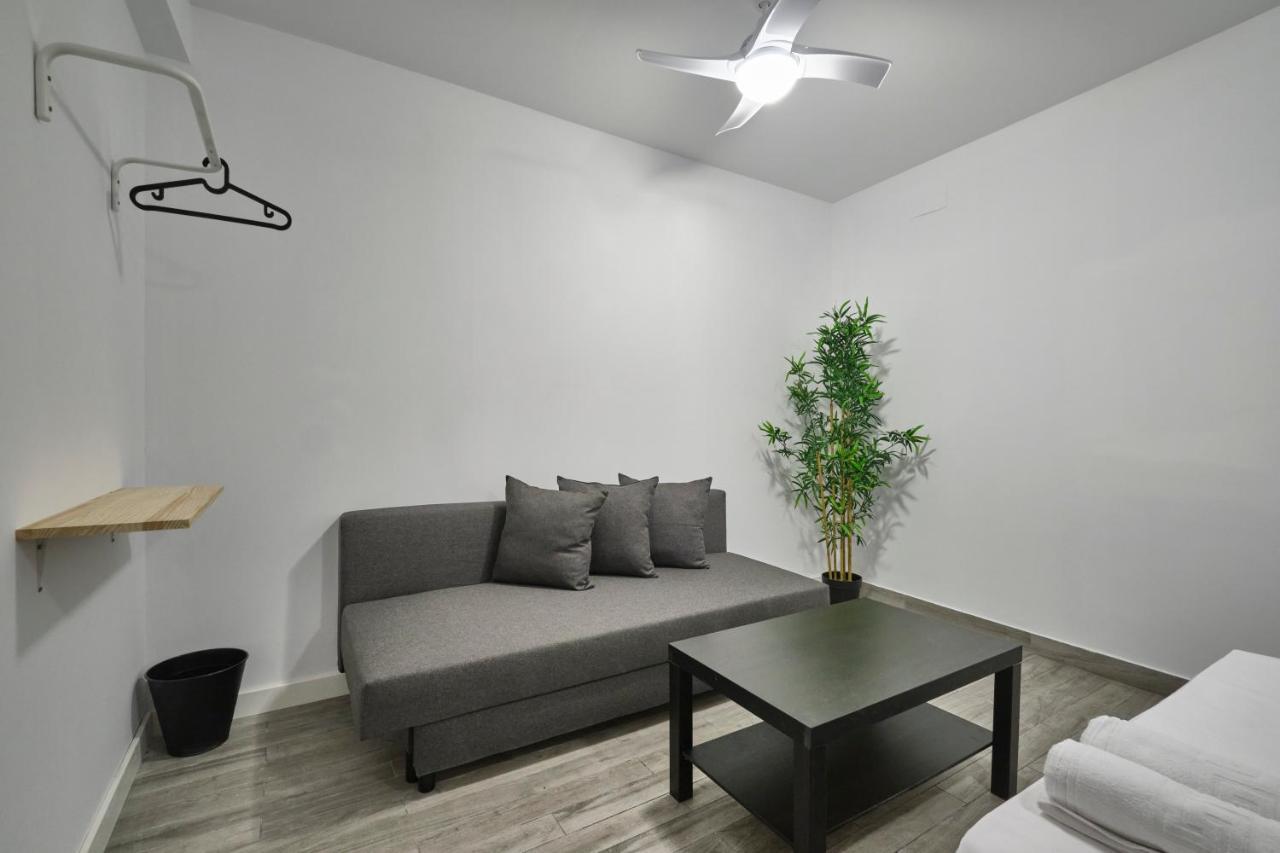 Nunez De Arce Habitaciones Madrid Kültér fotó