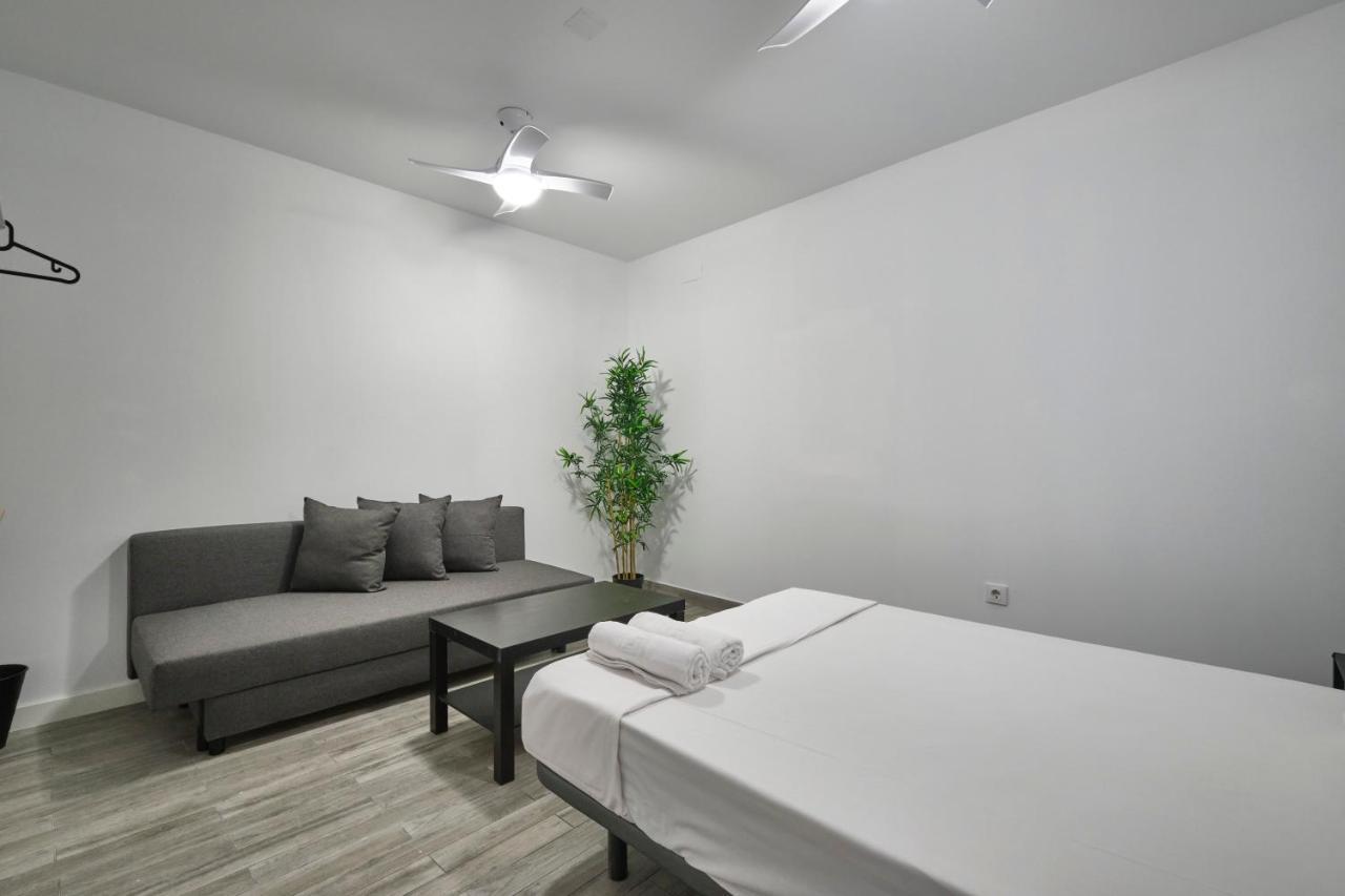 Nunez De Arce Habitaciones Madrid Kültér fotó